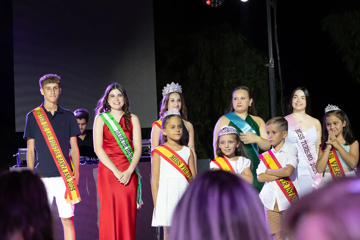 Molvízar proclama a su Corte de Honor Santa Ana 2025